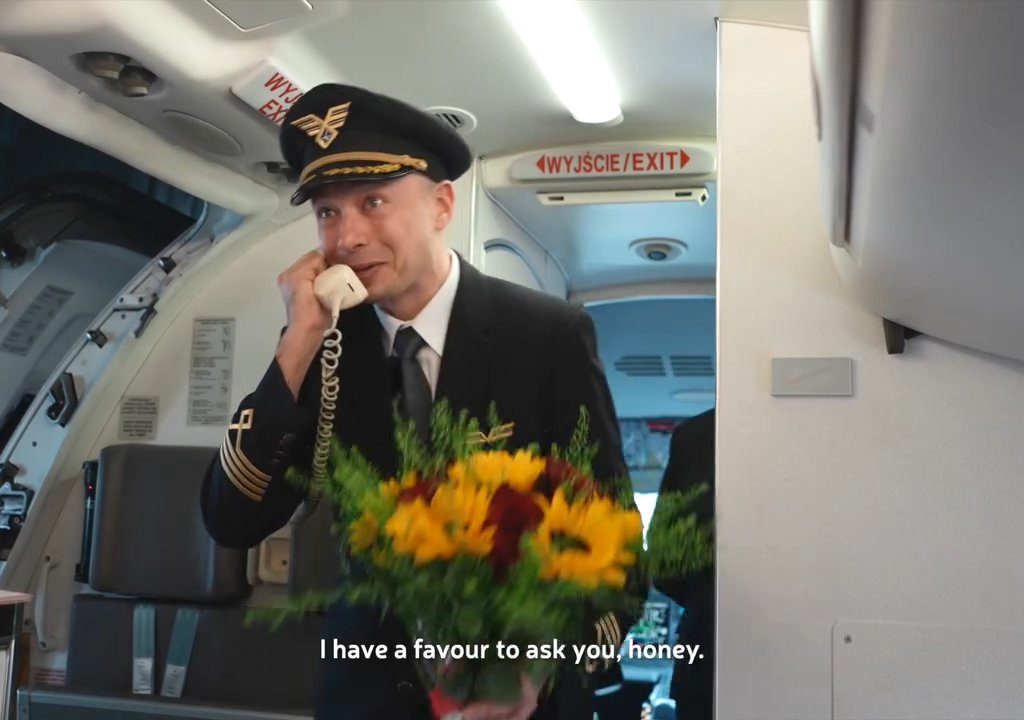 Pilot macht der Stewardess einen Heiratsantrag: Das Video geht viral