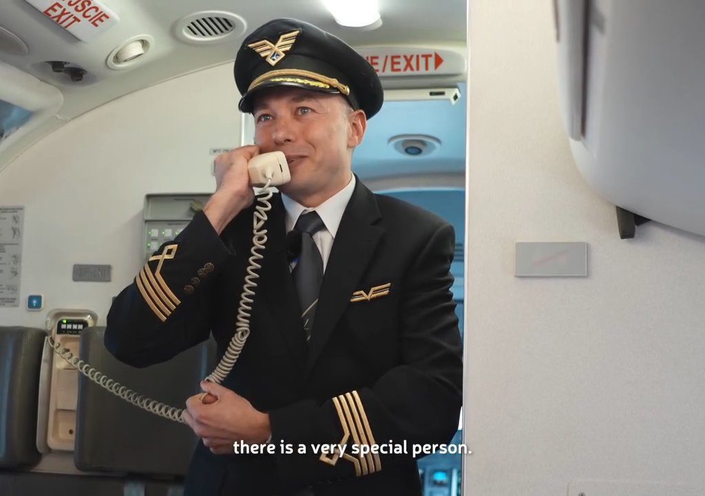 Pilot macht der Stewardess einen Heiratsantrag: Das Video geht viral