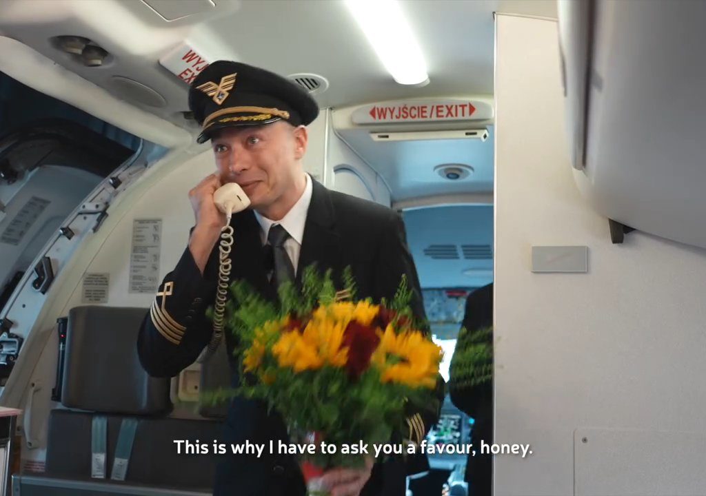 Pilot macht der Stewardess einen Heiratsantrag: Das Video geht viral