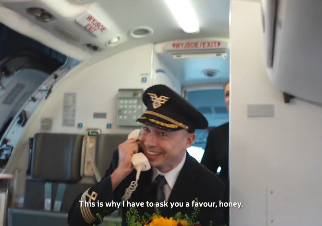 Pilot macht der Stewardess einen Heiratsantrag: Das Video geht viral