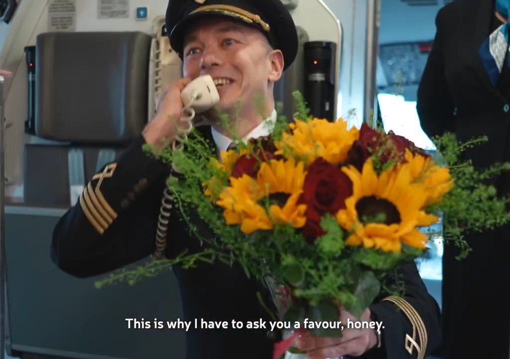 Pilot macht der Stewardess einen Heiratsantrag: Das Video geht viral