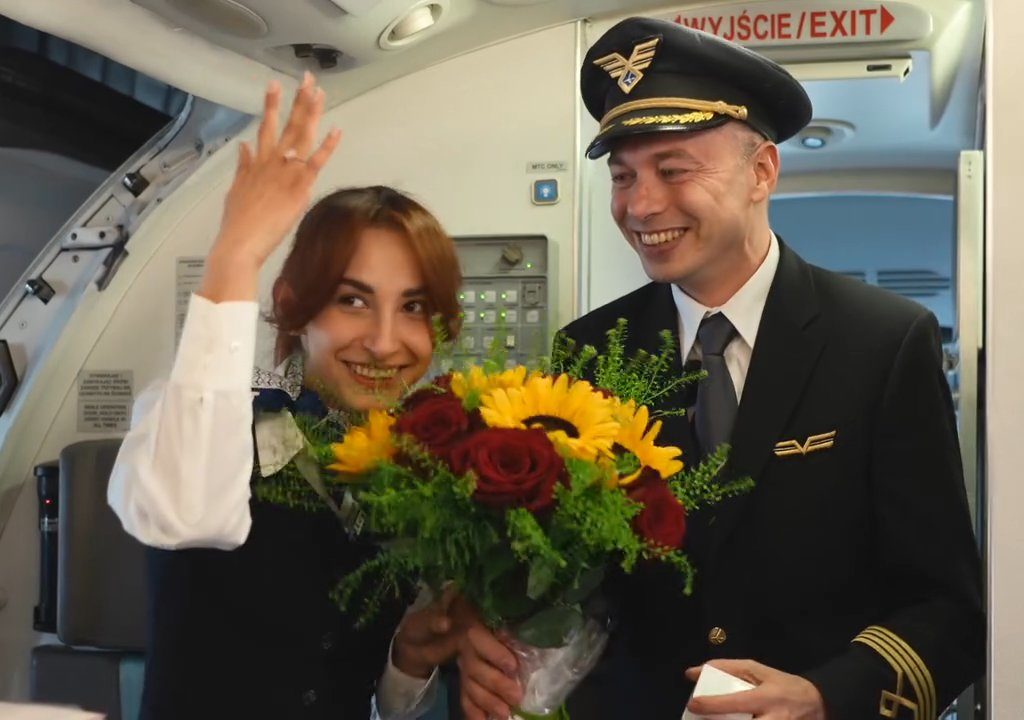 Pilot macht der Stewardess einen Heiratsantrag: Das Video geht viral