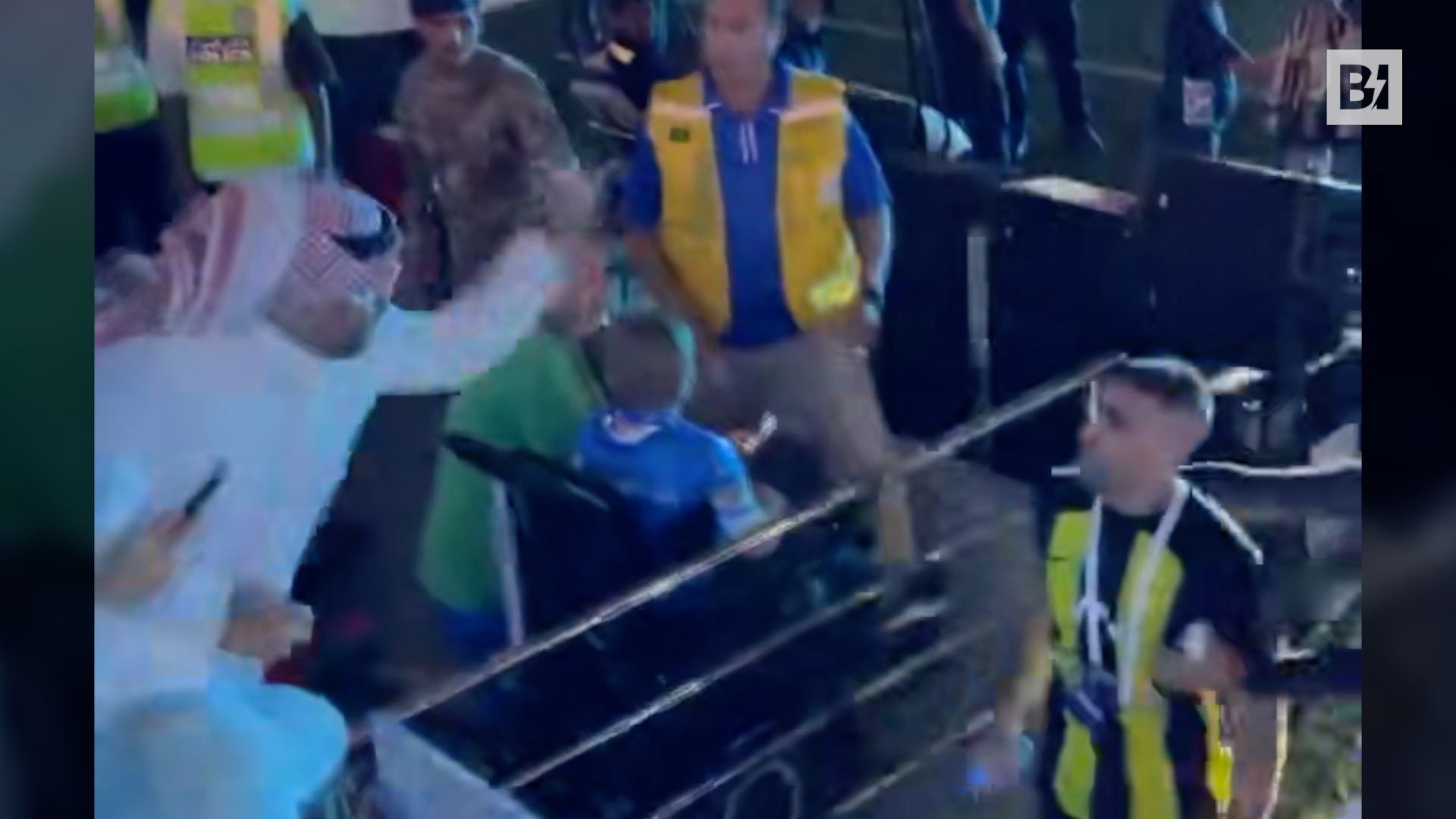 Arabia Saudita, calciatore preso a frustate da un…