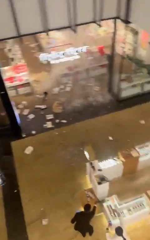 Katastrophe in Dubai, Überschwemmung in der Stadt nach einem Megasturm