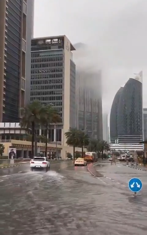 Katastrophe in Dubai, Überschwemmung in der Stadt nach einem Megasturm