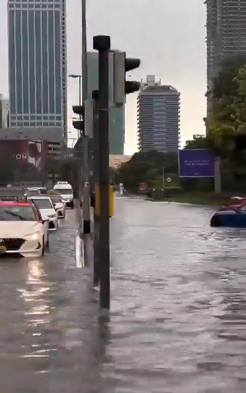 Katastrophe in Dubai, Überschwemmung in der Stadt nach einem Megasturm