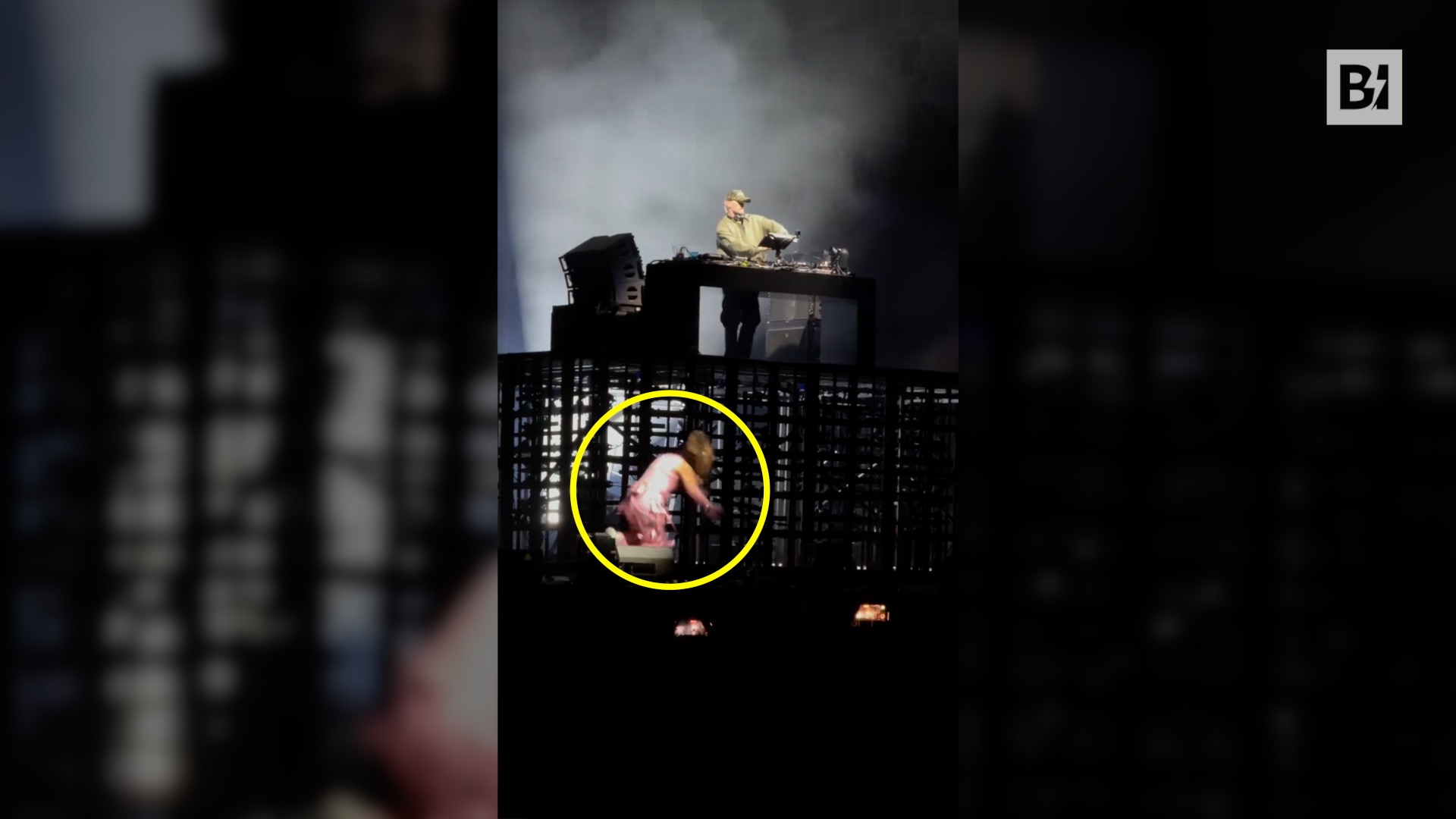 Nelly Furtado cade di faccia sul palco del…