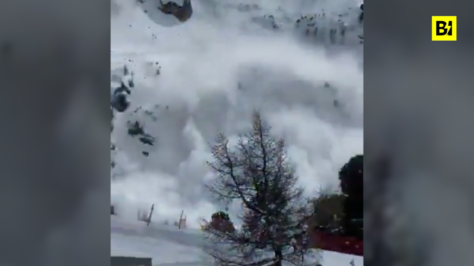 Svizzera, le immagini della valanga a Riffelberg