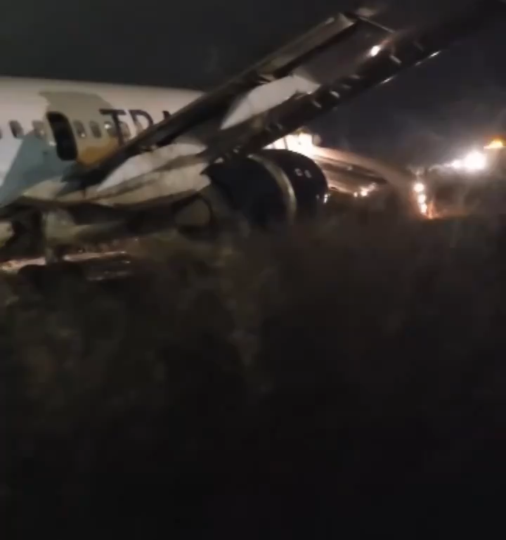 Un avion hors piste au Sénégal, c'est encore un Boeing : les gens fuient les flammes