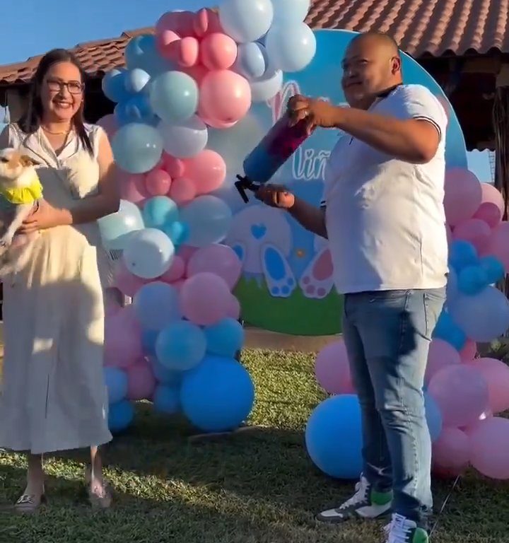 Se alegra durante la revelación de género y tira al perro al jardín: polémica