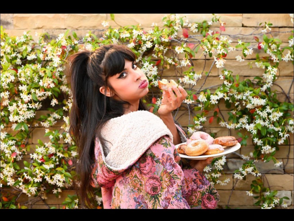 Jameela Jamil devastata dai lassativi per dimagrire