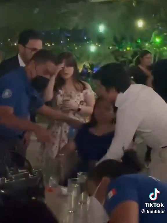 La cena de boda termina con diarrea y vómitos, 100 invitados ebrios