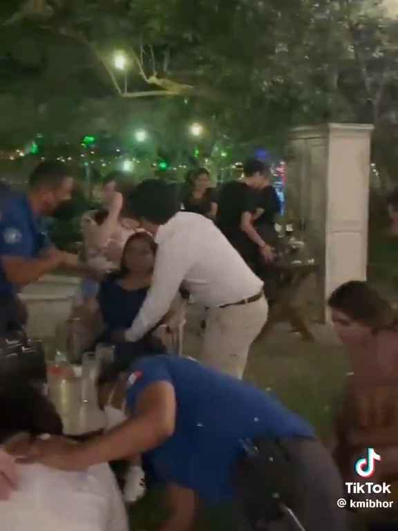 La cena de boda termina con diarrea y vómitos, 100 invitados ebrios