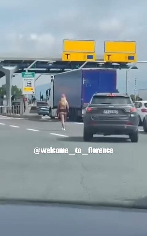 Chica desnuda en la autopista Florencia-Pisa: frenesí en las redes sociales