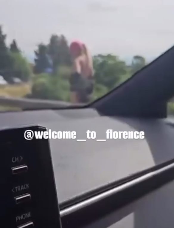 Chica desnuda en la autopista Florencia-Pisa: frenesí en las redes sociales