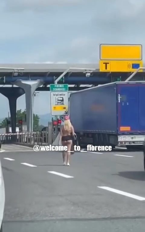 Fille nue sur l'autoroute Florence-Pise : frénésie sur les réseaux sociaux