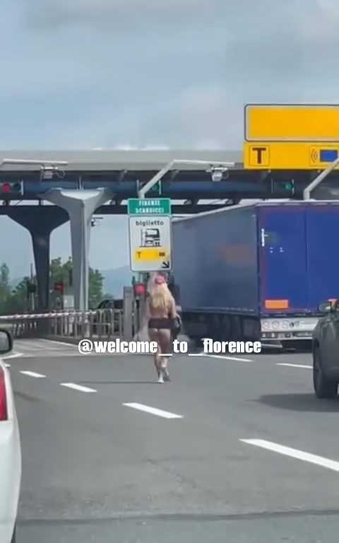 Fille nue sur l'autoroute Florence-Pise : frénésie sur les réseaux sociaux