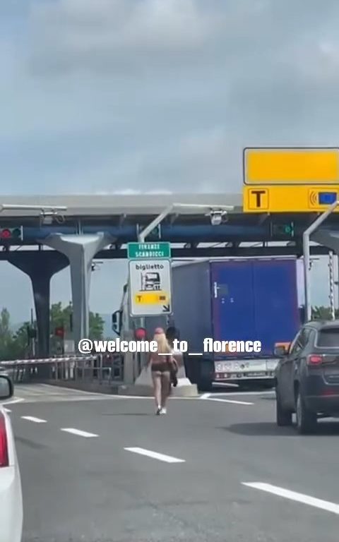 Fille nue sur l'autoroute Florence-Pise : frénésie sur les réseaux sociaux