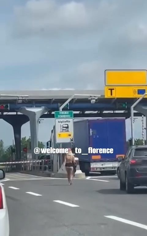 Fille nue sur l'autoroute Florence-Pise : frénésie sur les réseaux sociaux