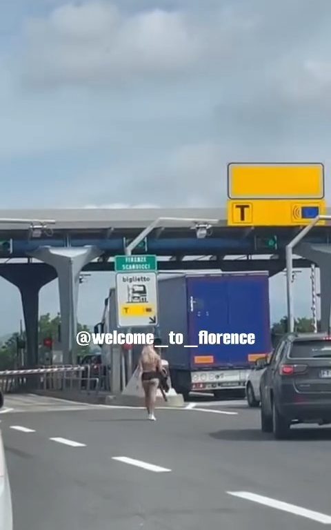 Fille nue sur l'autoroute Florence-Pise : frénésie sur les réseaux sociaux