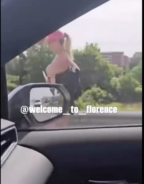 Chica desnuda en la autopista Florencia-Pisa: frenesí en las redes sociales