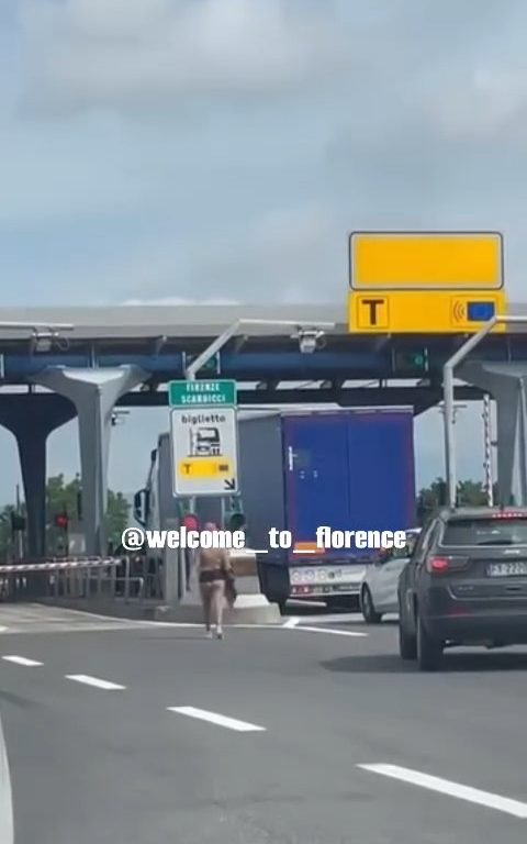 Chica desnuda en la autopista Florencia-Pisa: frenesí en las redes sociales