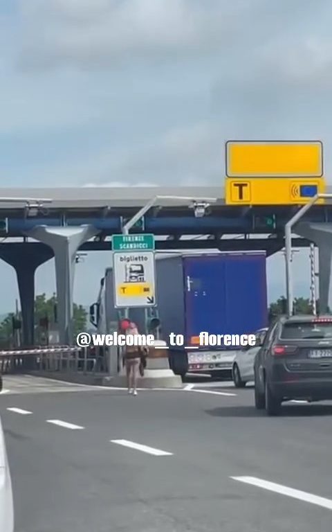 Chica desnuda en la autopista Florencia-Pisa: frenesí en las redes sociales