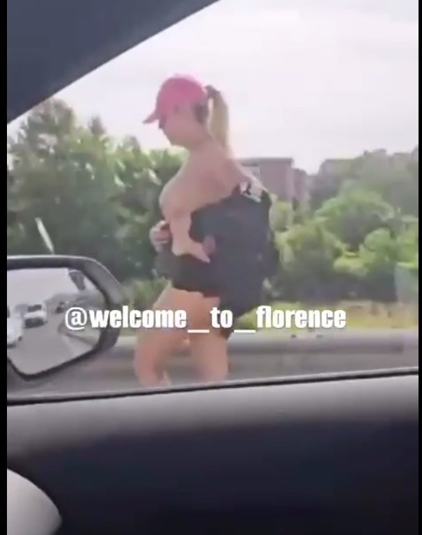 Fille nue sur l'autoroute Florence-Pise : frénésie sur les réseaux sociaux