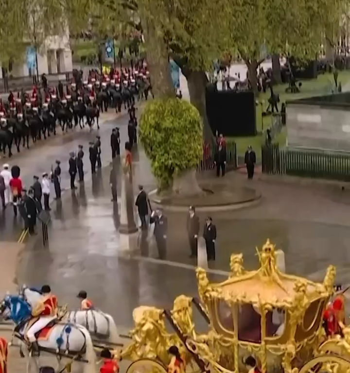 Le roi Charles en colère contre William et Kate, blâmé dans une vidéo sociale : "C'est comme ça qu'ils font toujours"