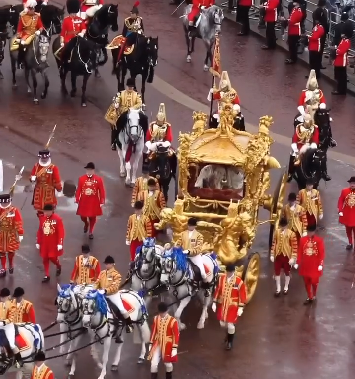 Le roi Charles en colère contre William et Kate, blâmé dans une vidéo sociale : "C'est comme ça qu'ils font toujours"