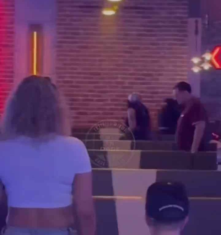 Bagarre au bowling, femme frappée à la tête avec une balle vidéo