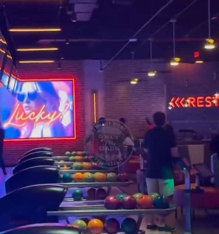 Bagarre au bowling, femme frappée à la tête avec une balle vidéo