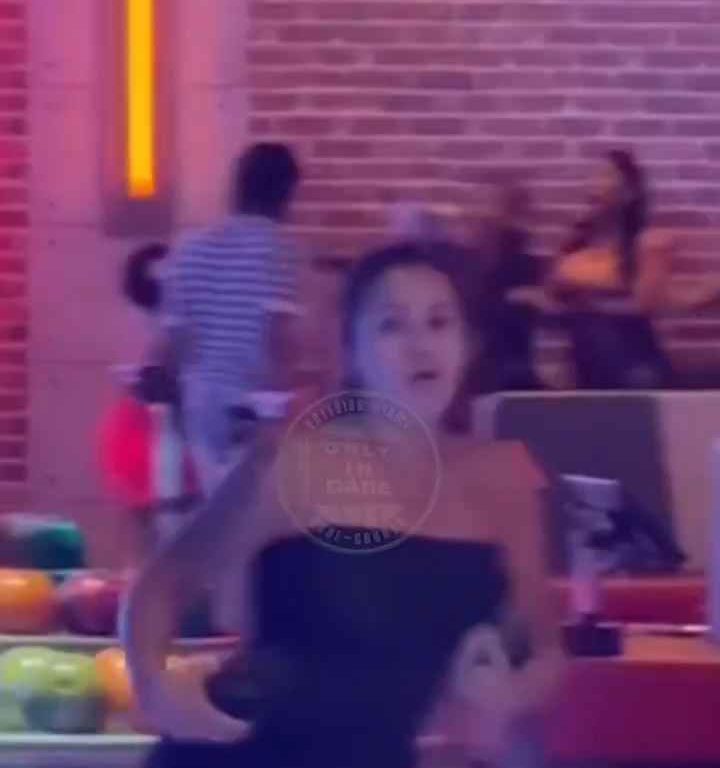 Bagarre au bowling, femme frappée à la tête avec une balle vidéo