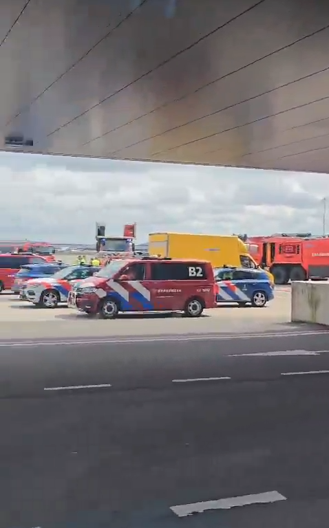 Un homme écrasé dans le moteur d'un avion KLM : scène d'horreur, chaos à l'aéroport