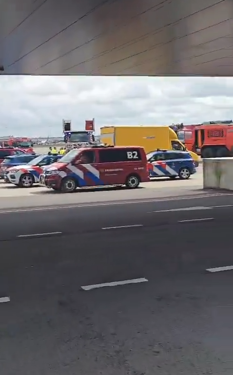 Un homme écrasé dans le moteur d'un avion KLM : scène d'horreur, chaos à l'aéroport