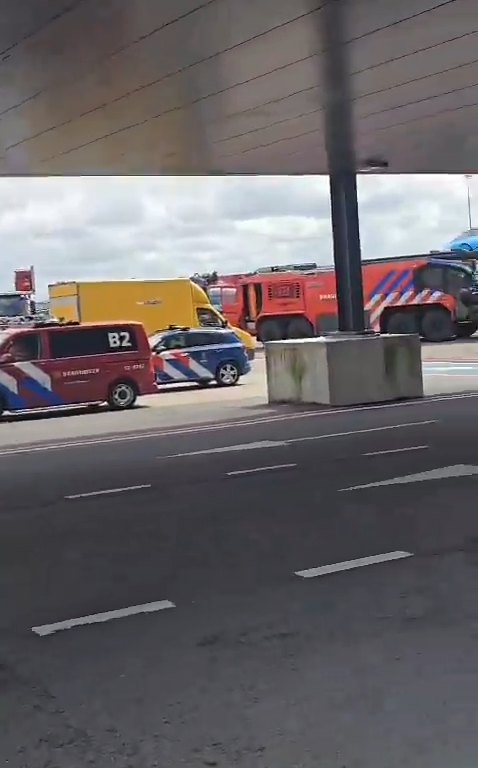 Un homme écrasé dans le moteur d'un avion KLM : scène d'horreur, chaos à l'aéroport