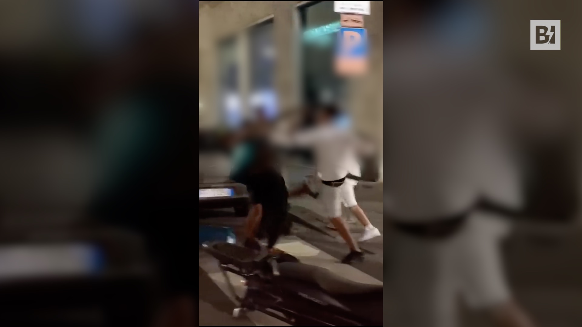 Brescia, rider picchiato da una baby gang