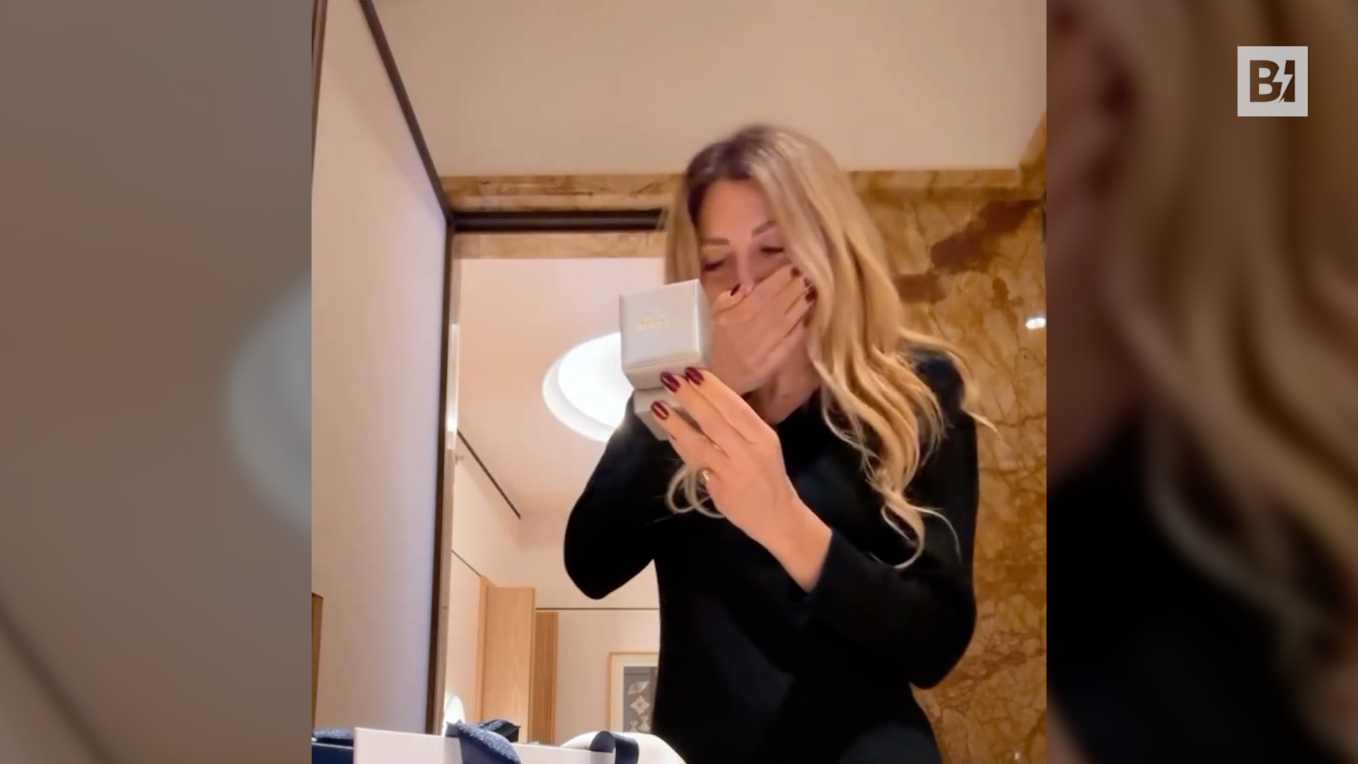 Paola Caruso scarta da sola l’anello di fidanzamento