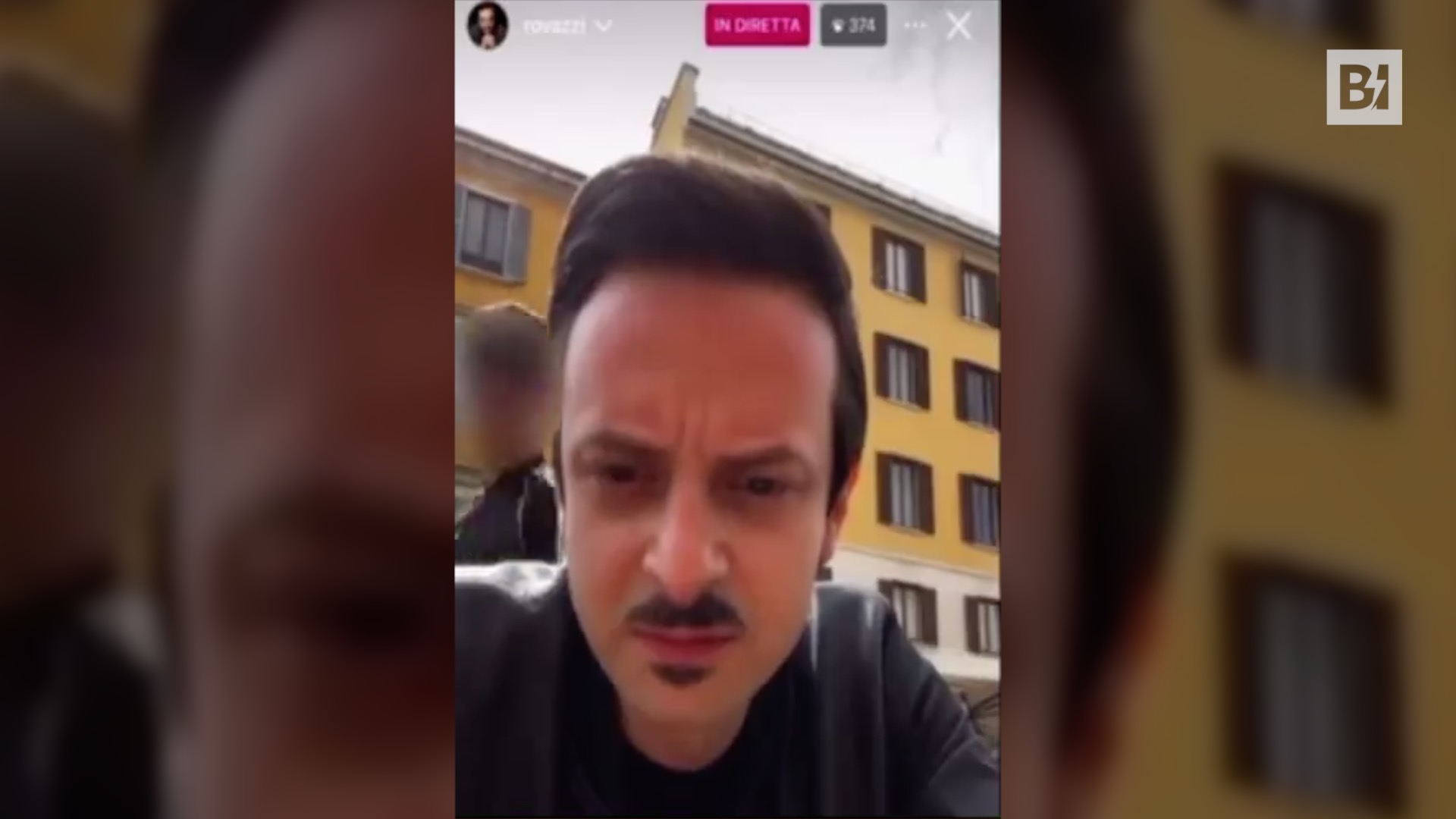 Milano, scippato il telefono a Rovazzi durante una…