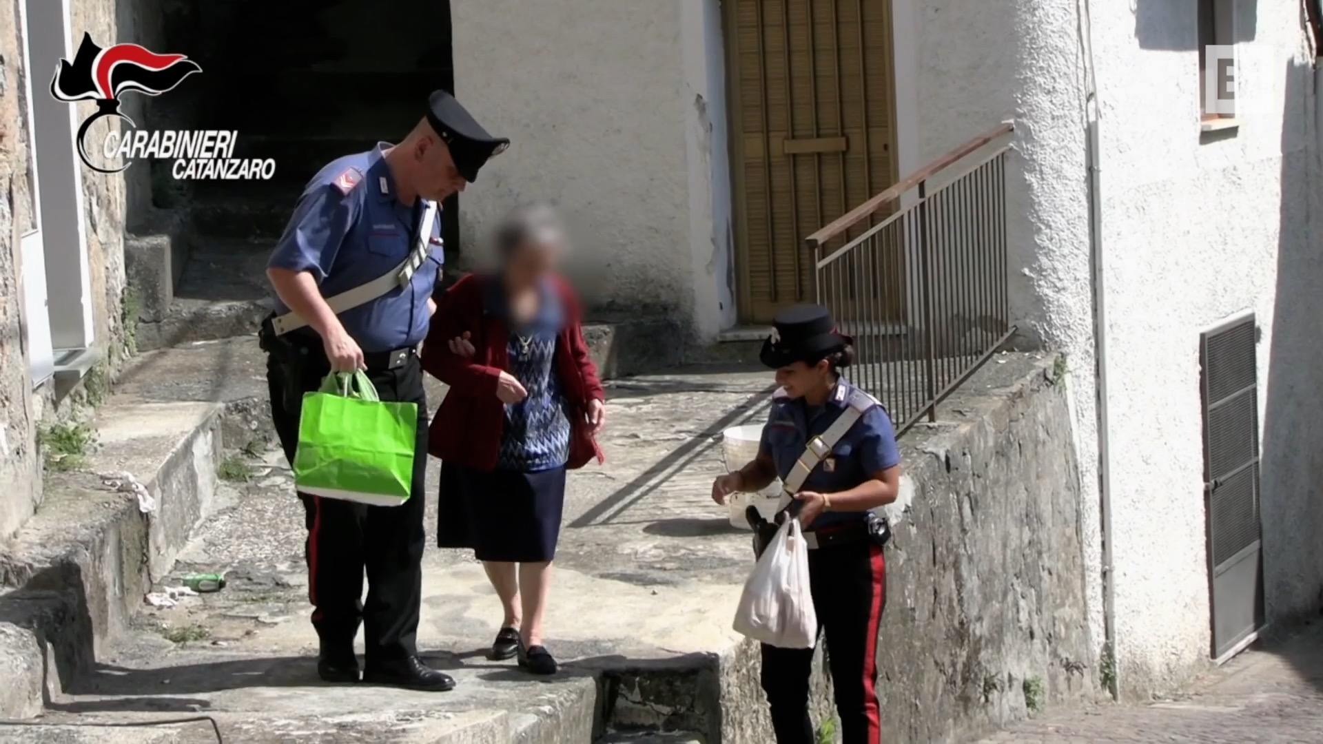 Si fingevano carabinieri per truffare anziani: l’audio originale…