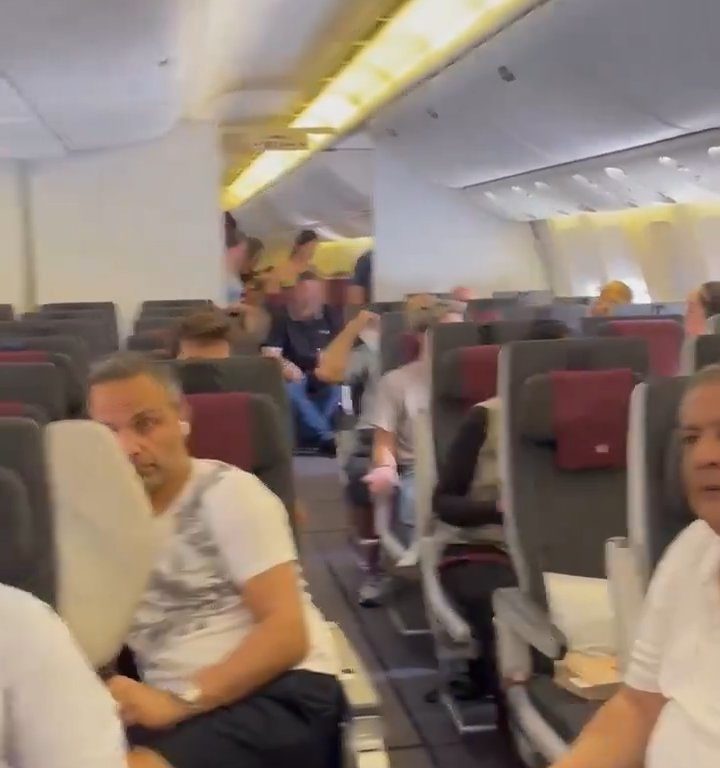 Avión sin aire acondicionado se convierte en horno: pasajeros obligados a desnudarse