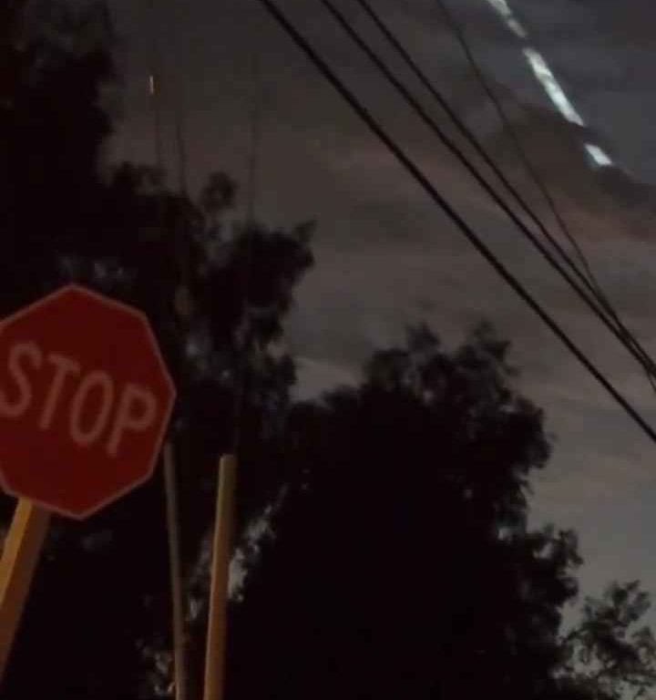 Alarma ovni en el cielo de Italia: extraña luz en el cielo en videos sociales