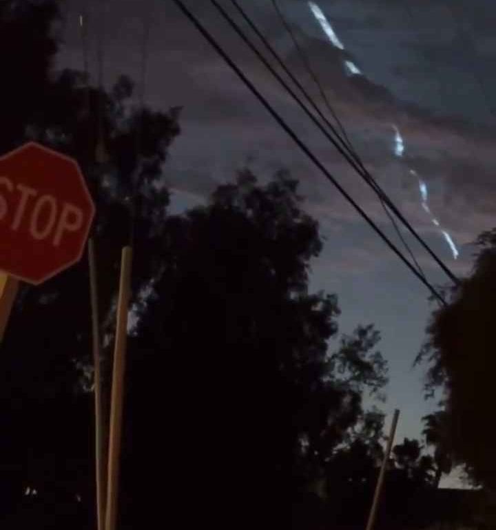 Alarme OVNI dans le ciel d'Italie : étrange lumière dans le ciel dans des vidéos sociales