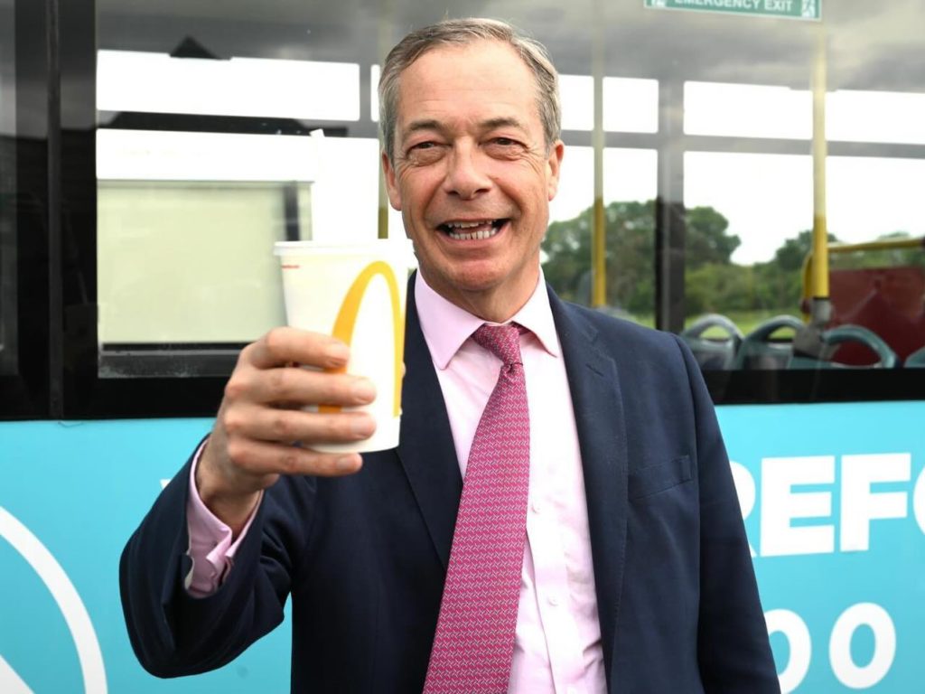 Die Pornodarstellerin, die Nigel Farage mit Milchshake angegriffen hat, wurde verhaftet