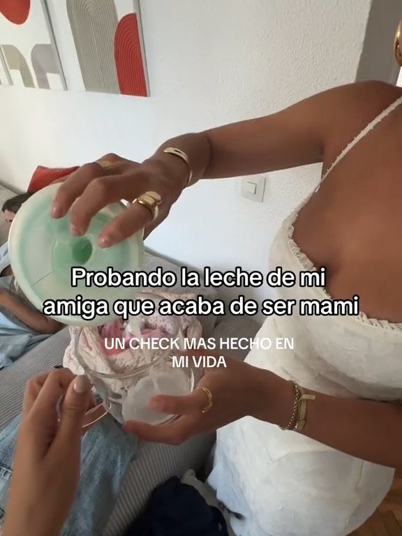 Bebe la leche materna de su amiga para satisfacer un capricho: masacrada online