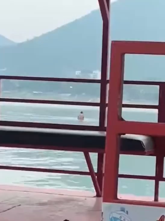 Pareja hace el amor en la presa pero es filmada por turistas video se vuelve viral