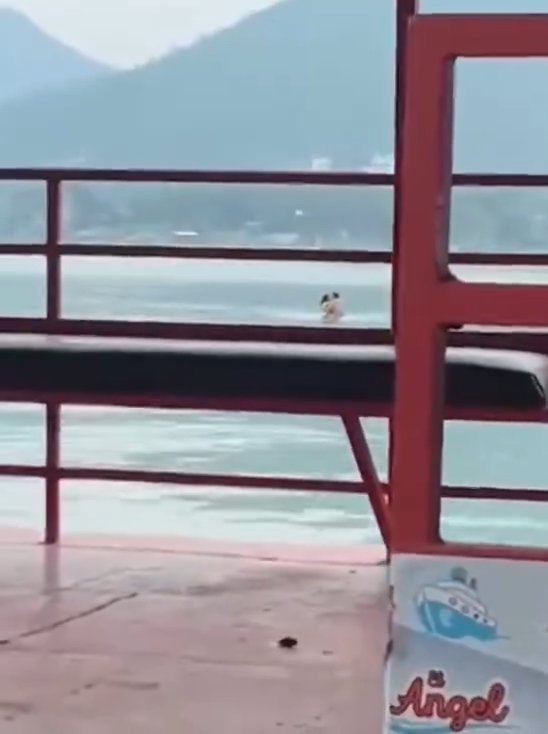 Un couple fait l'amour dans le barrage mais est filmé par des touristes. La vidéo devient virale