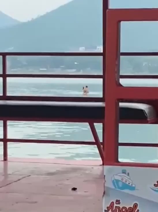 Pareja hace el amor en la presa pero es filmada por turistas video se vuelve viral