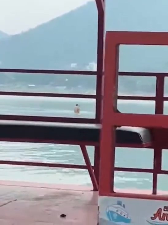 Pareja hace el amor en la presa pero es filmada por turistas video se vuelve viral