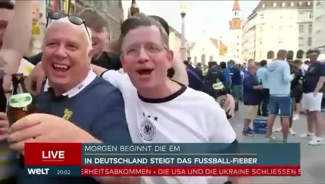 EM 2024, schottischer Fan zieht seinen Kilt hoch und zeigt die „Wurst“ live im Fernsehen